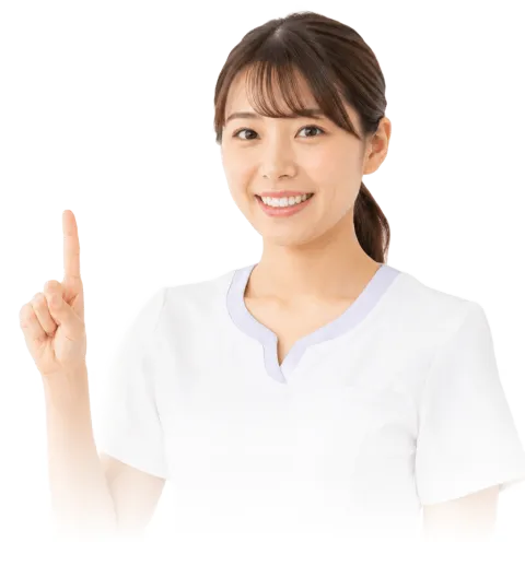 歯の破折について説明する歯科スタッフ